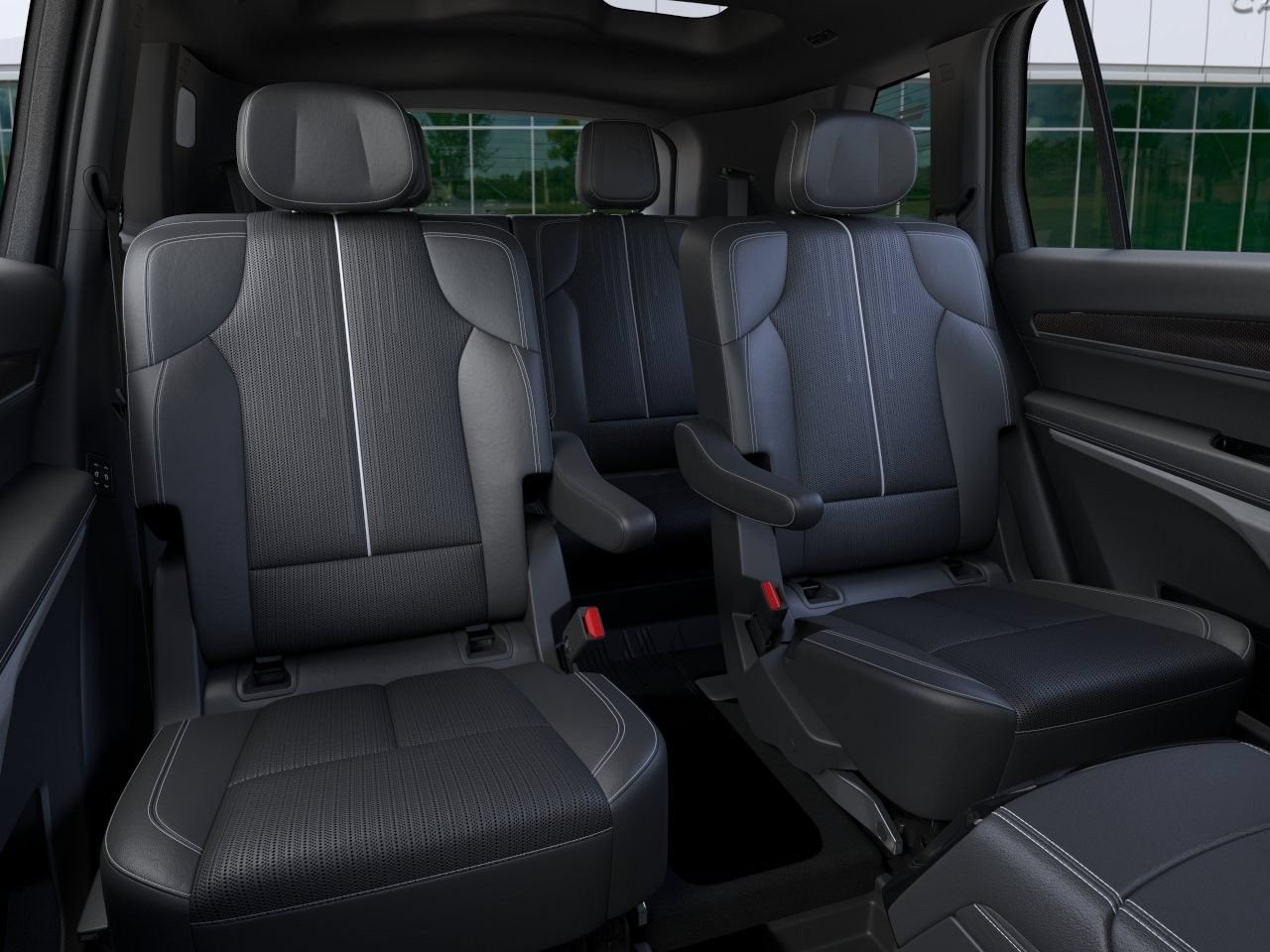 Used 2026 Cadillac Vistiq Sport w/ LPO, Floor Liner Package AWD/4WD image 17