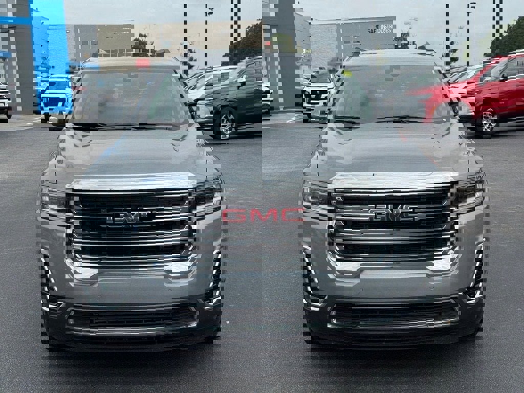 Used 2023 GMC Acadia SLE w/ Driver Convenience Package image 8