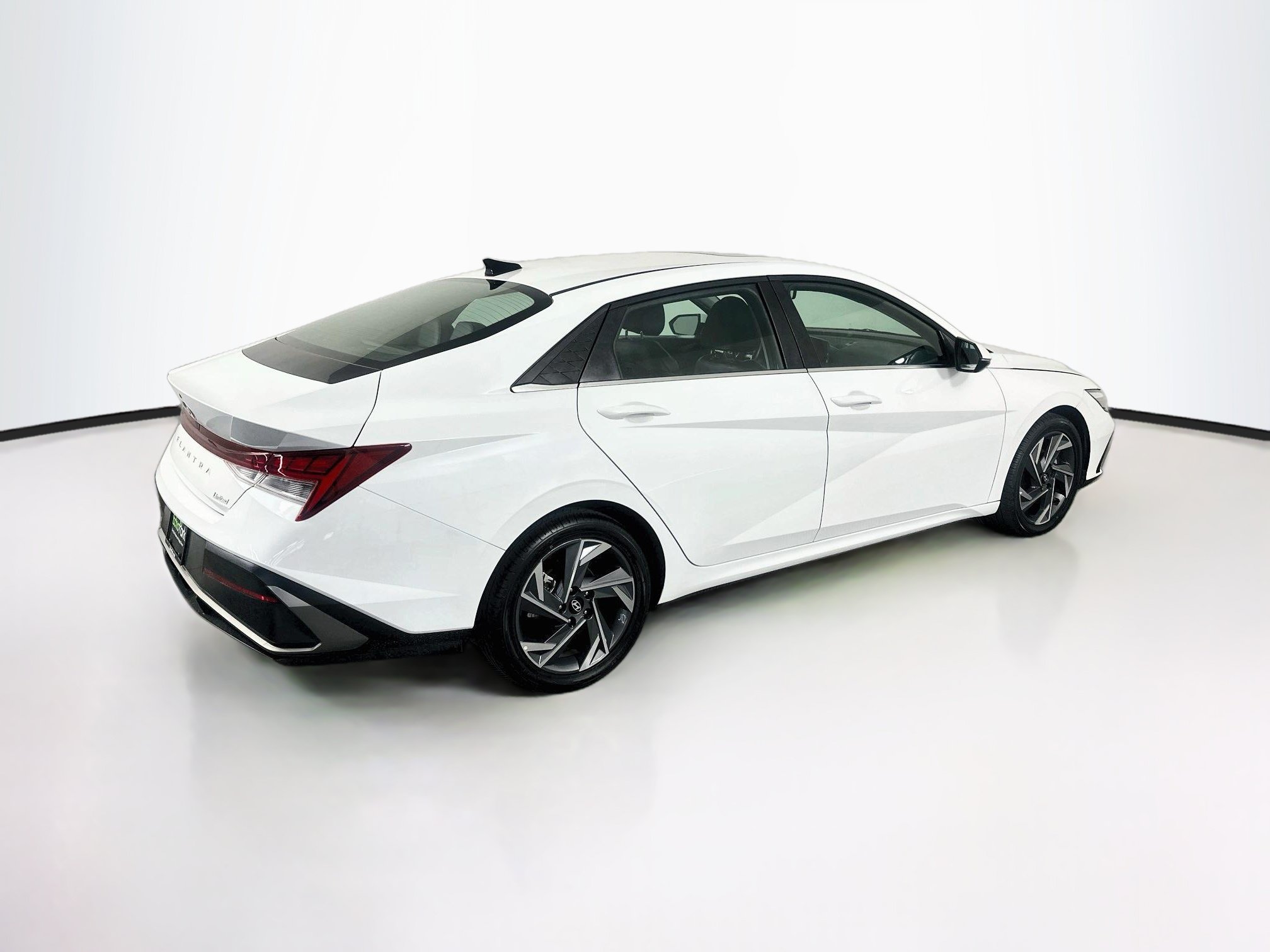 Used 2025 Hyundai Elantra Limited FWD image 9