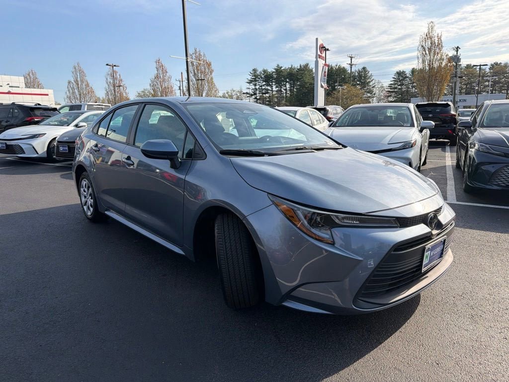 Certified 2025 Toyota Corolla LE FWD image 3
