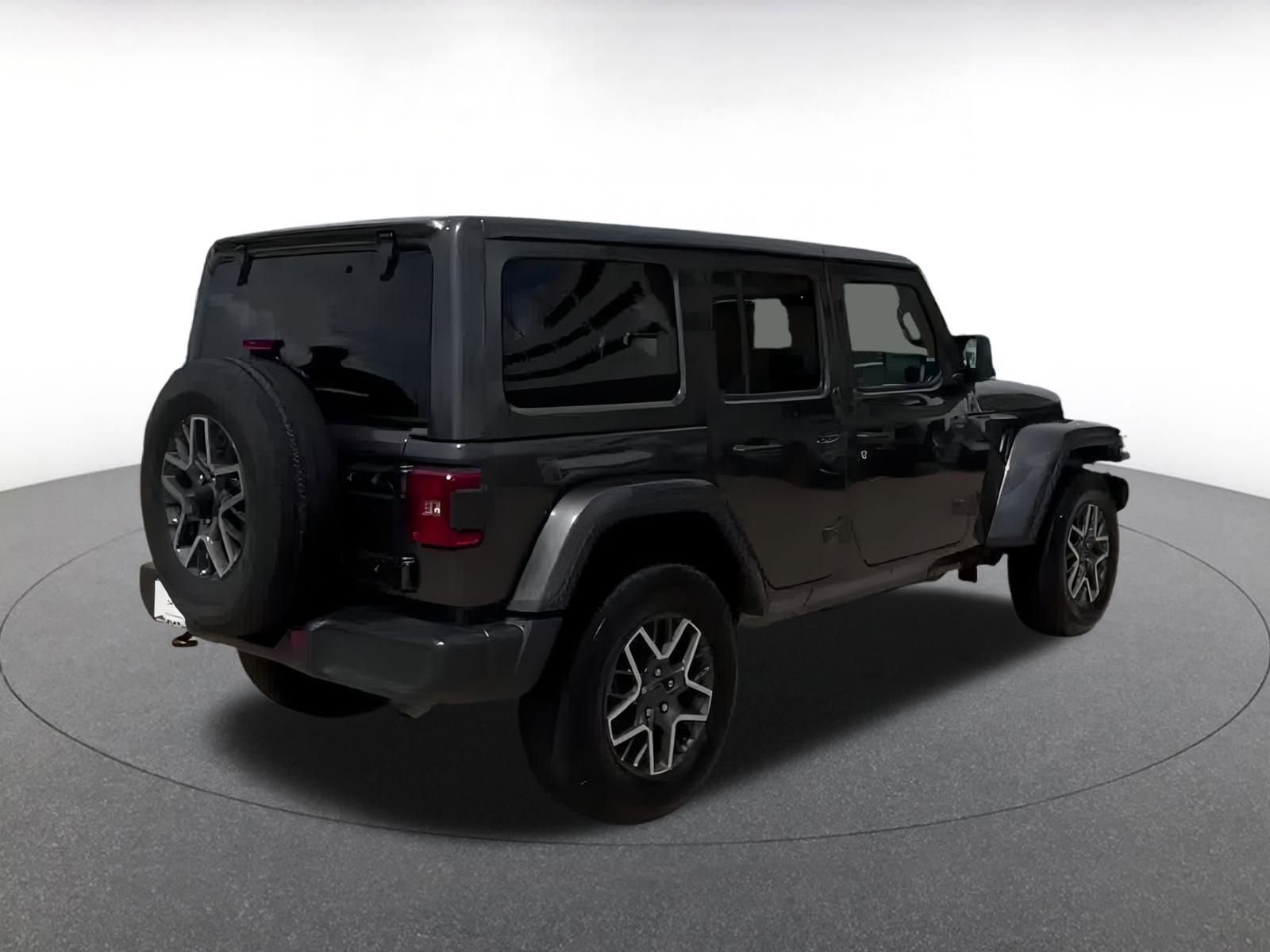Used 2025 Jeep Wrangler Sahara image 12