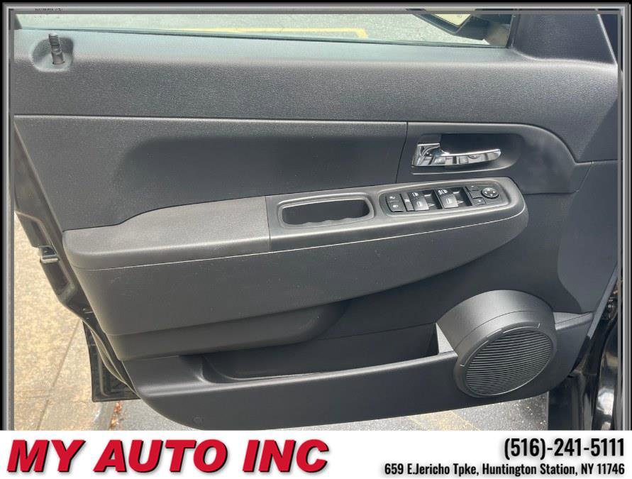 Used 2011 Jeep Liberty Sport image 23
