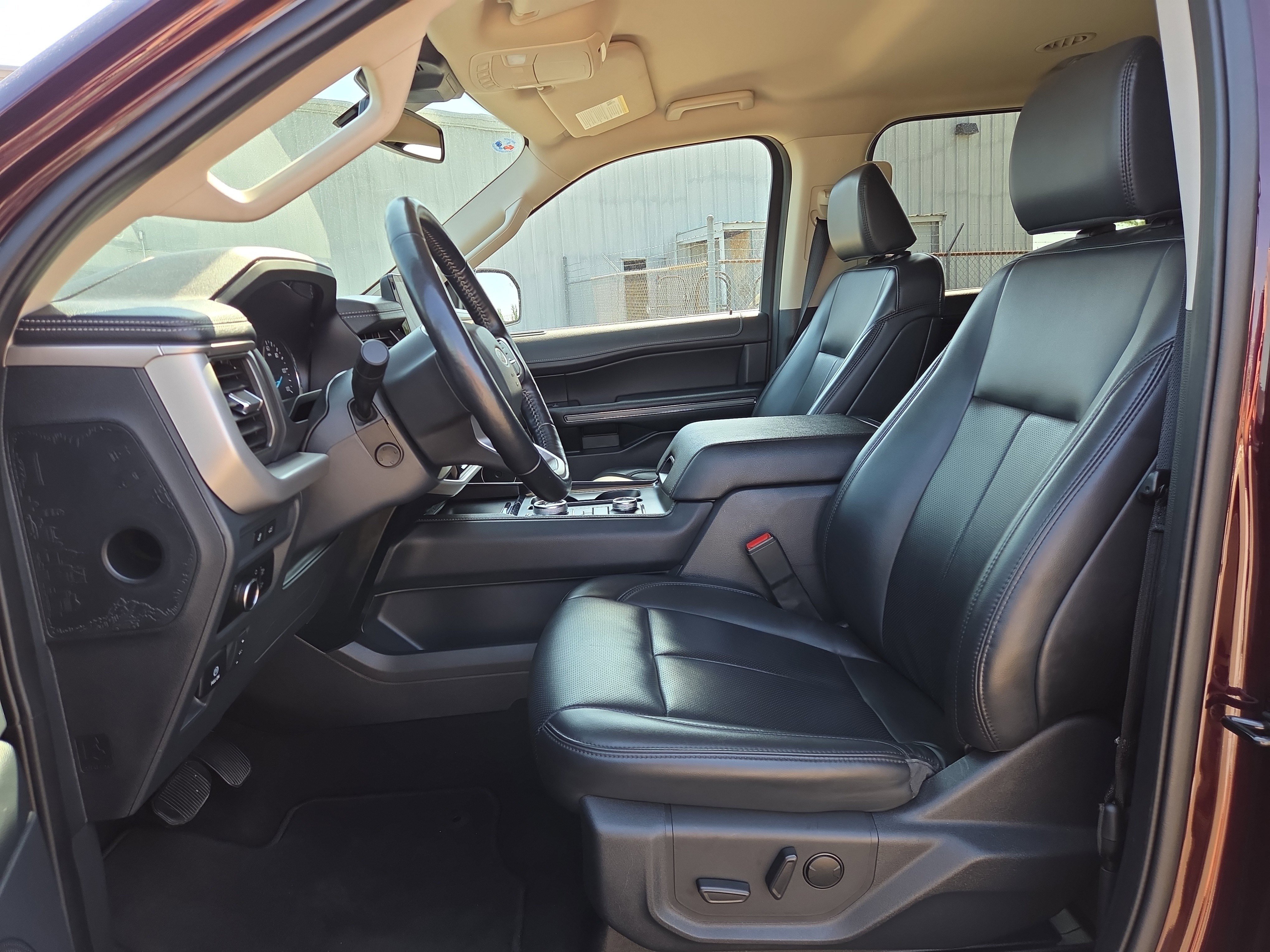 Used 2024 Ford Expedition XLT image 10