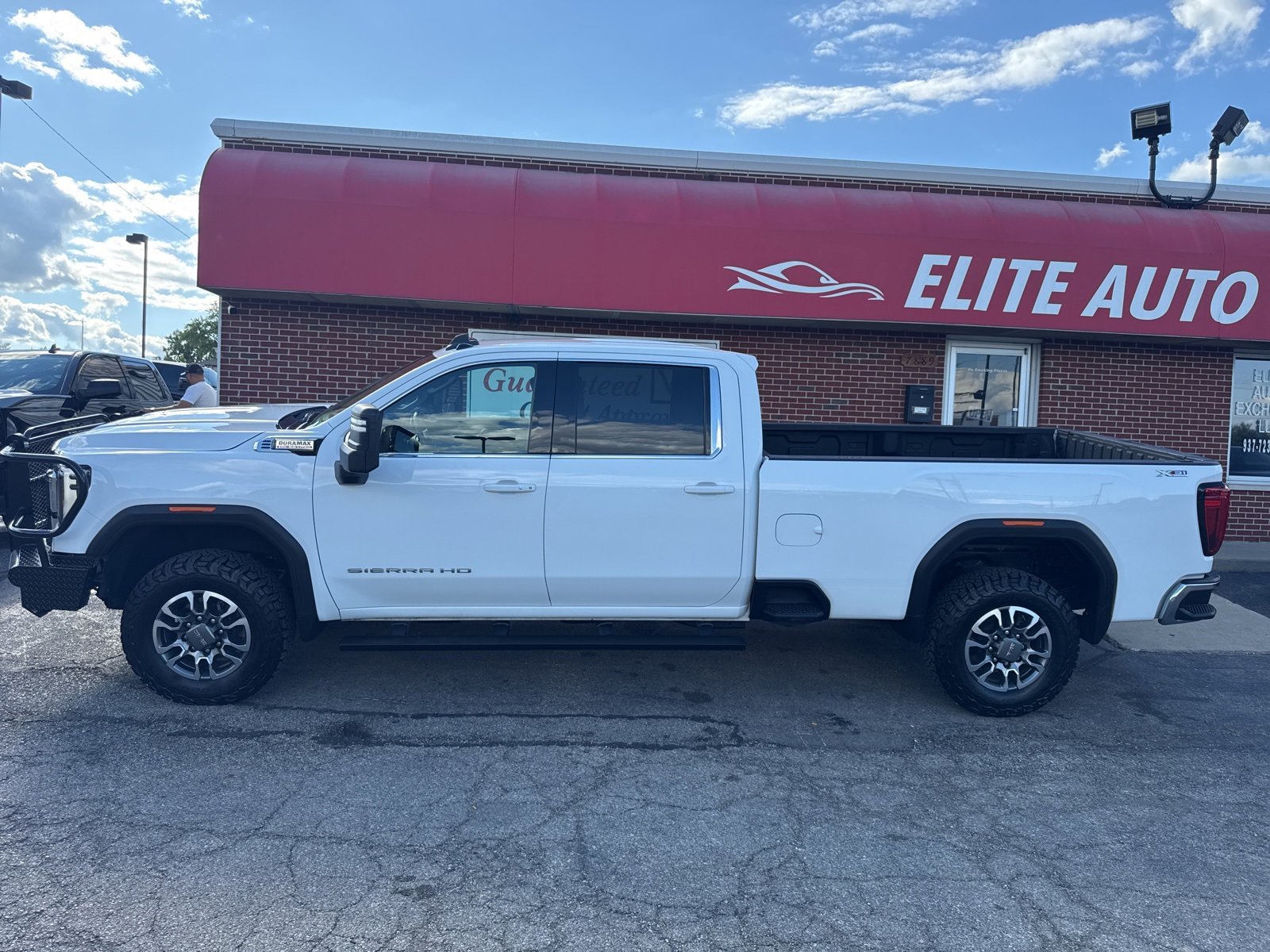 Used 2024 GMC Sierra 3500 SLE w/ SLE Value Package image 2