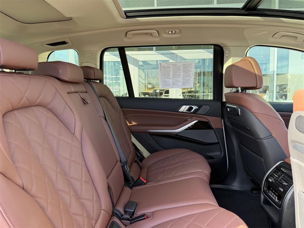 Used 2023 BMW X7 xDrive40i w/ Premium Package image 10