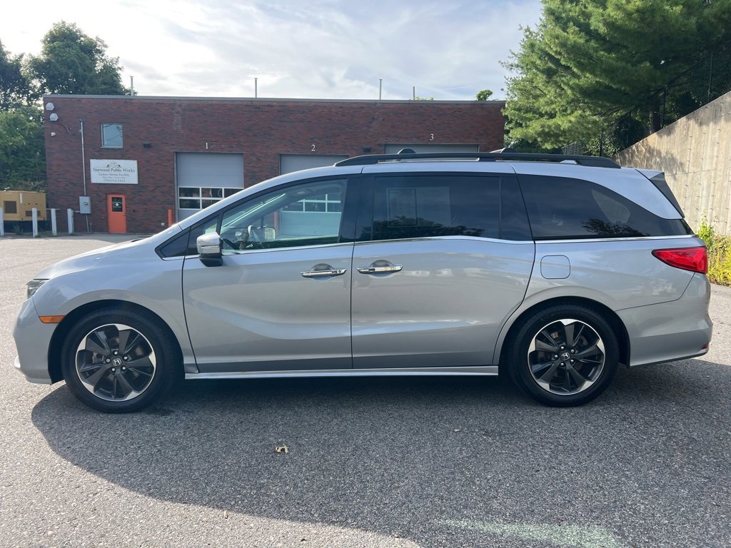 Used 2023 Honda Odyssey Elite image 2