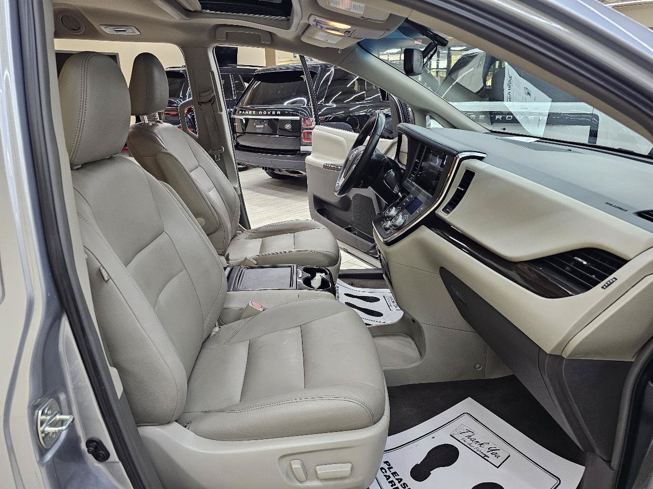 Used 2015 Toyota Sienna XLE w/ XLE Navigation Package FWD image 20