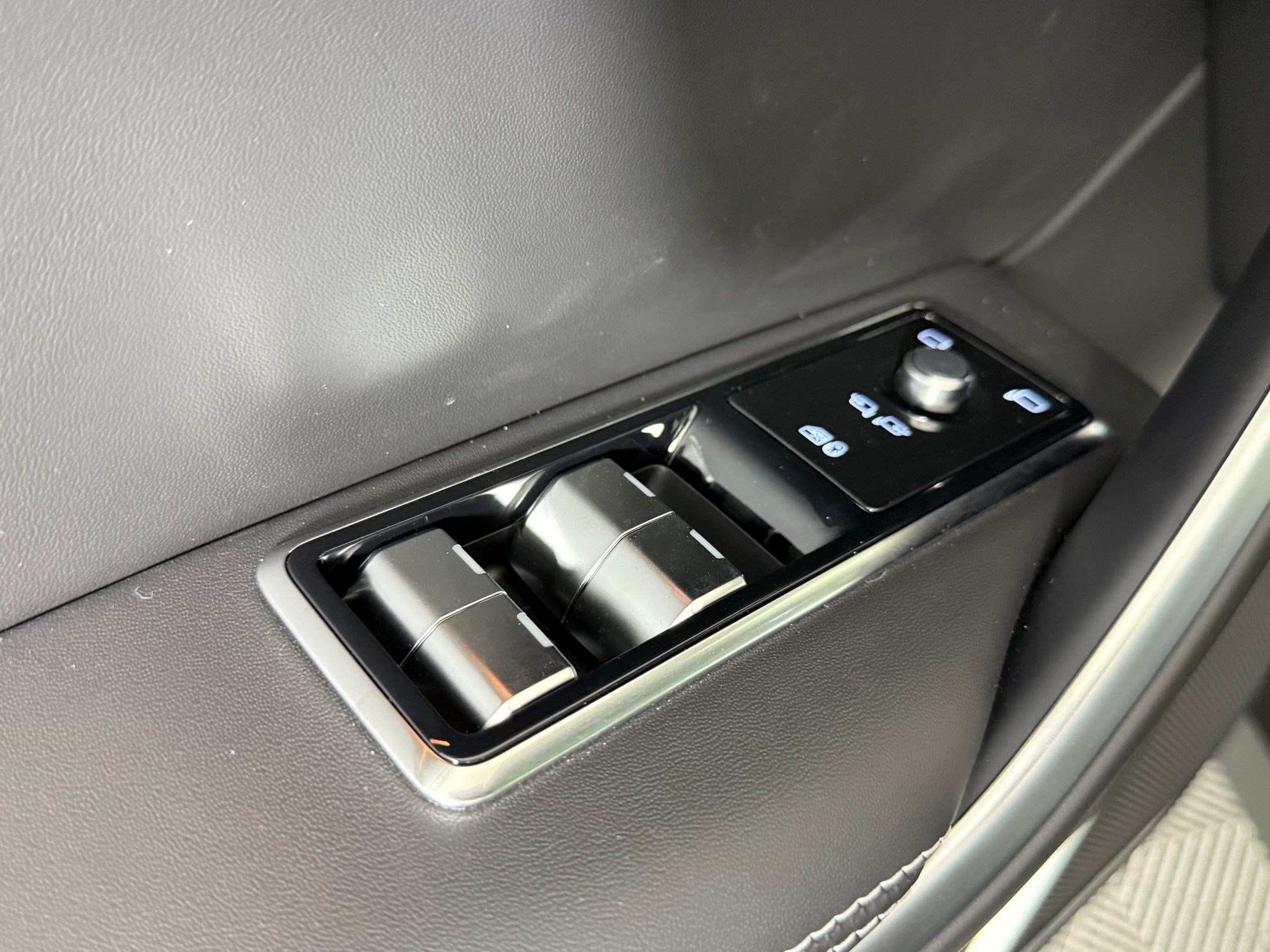New 2026 Jaguar F-PACE R-Dynamic S AWD/4WD image 15