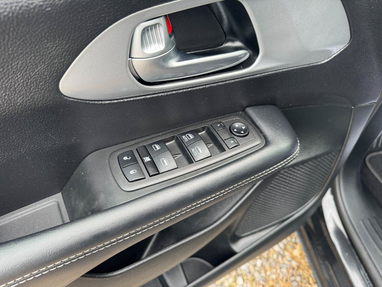 Used 2023 Chrysler Pacifica Touring FWD image 18