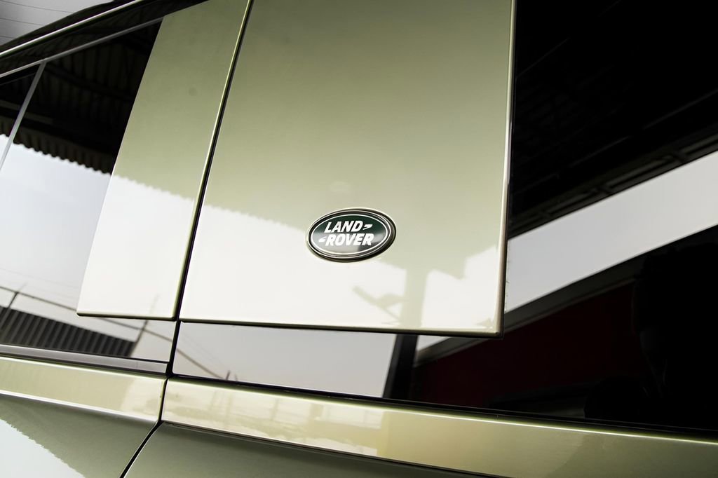 Used 2023 Land Rover Defender 110 X-Dynamic SE image 14