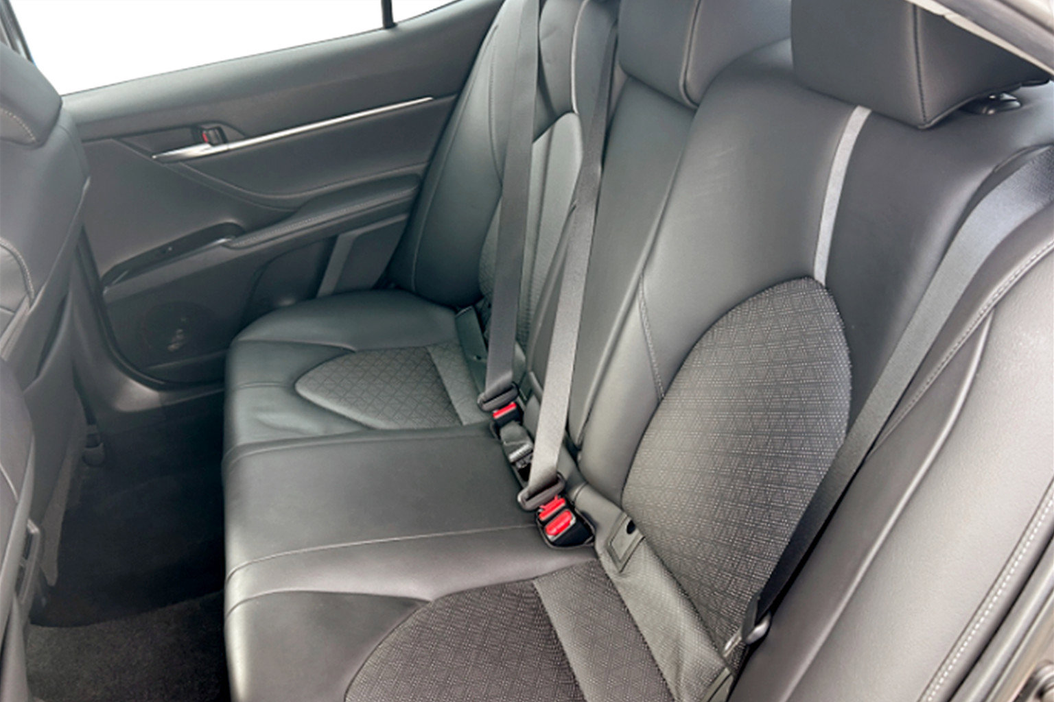 Used 2018 Toyota Camry XSE image 11