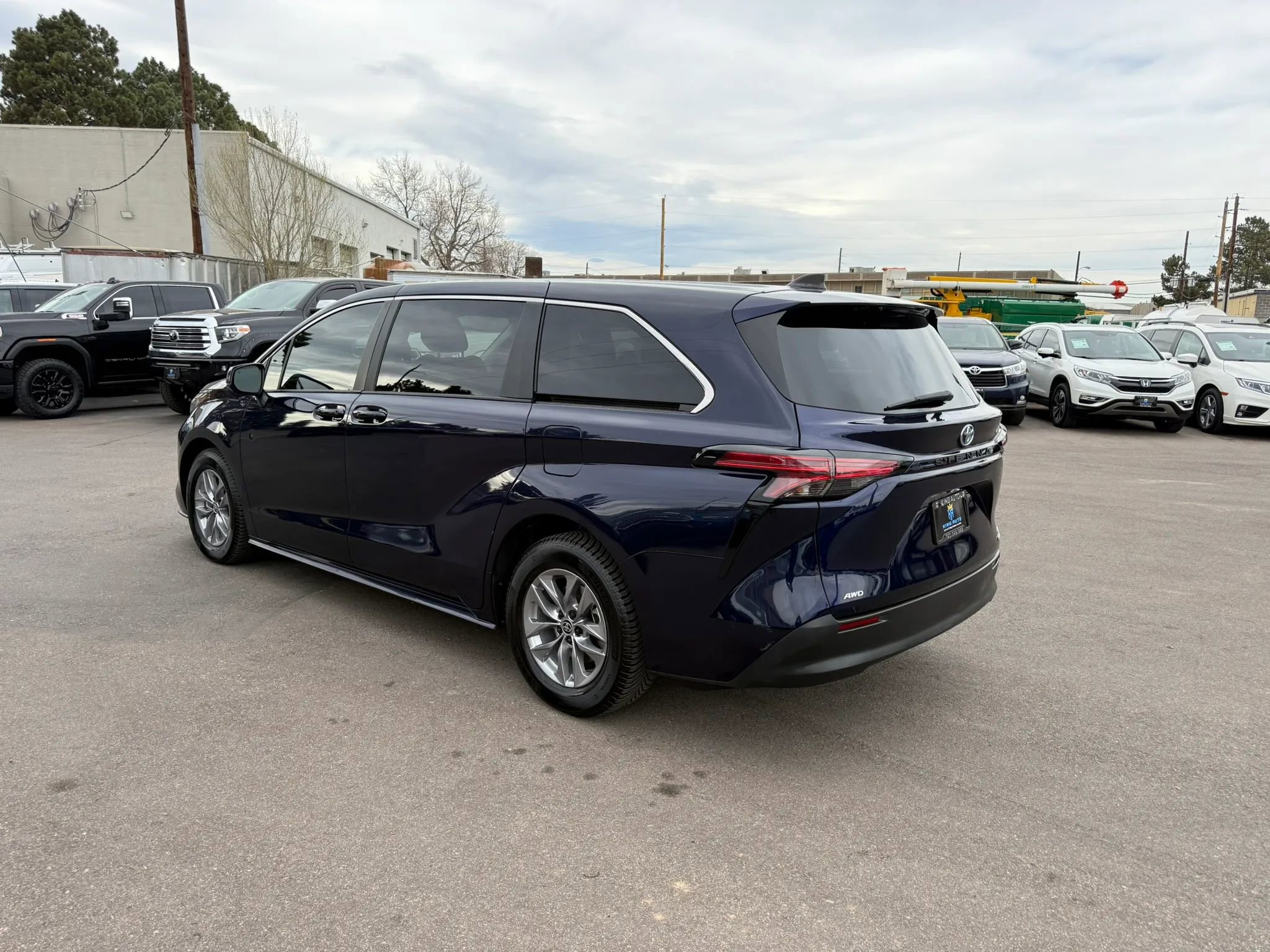 Used 2022 Toyota Sienna LE image 5
