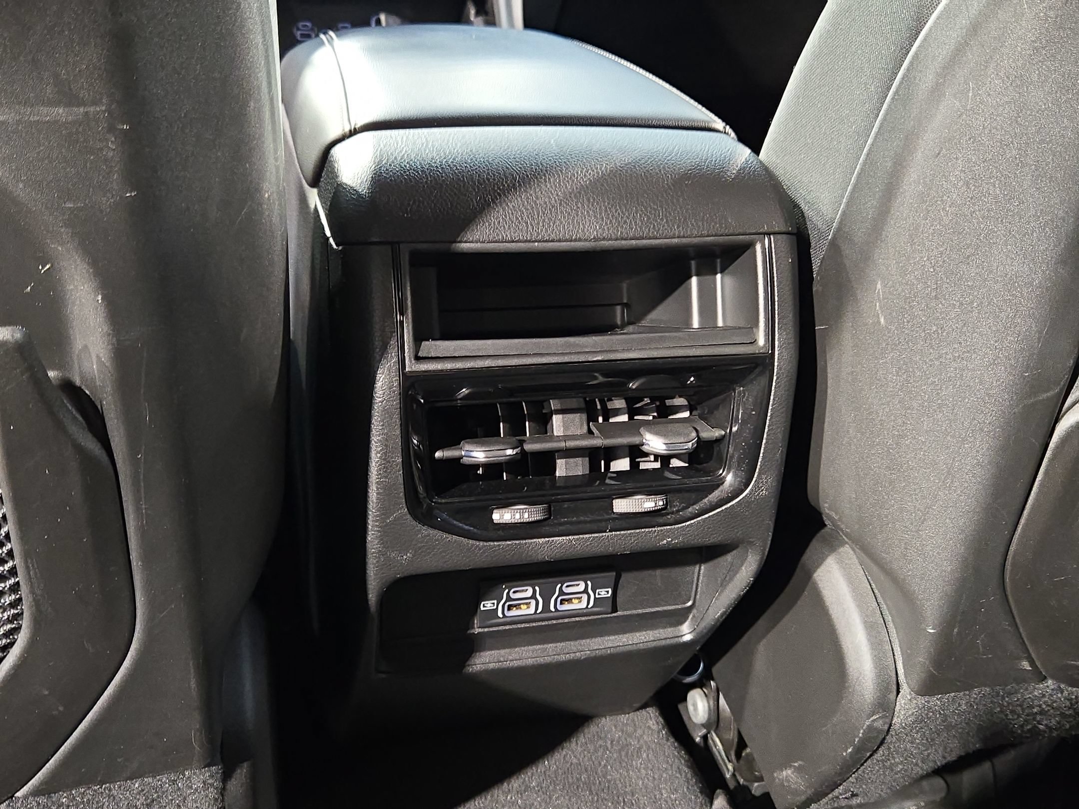 Used 2023 Jeep Grand Cherokee Laredo AWD/4WD image 36