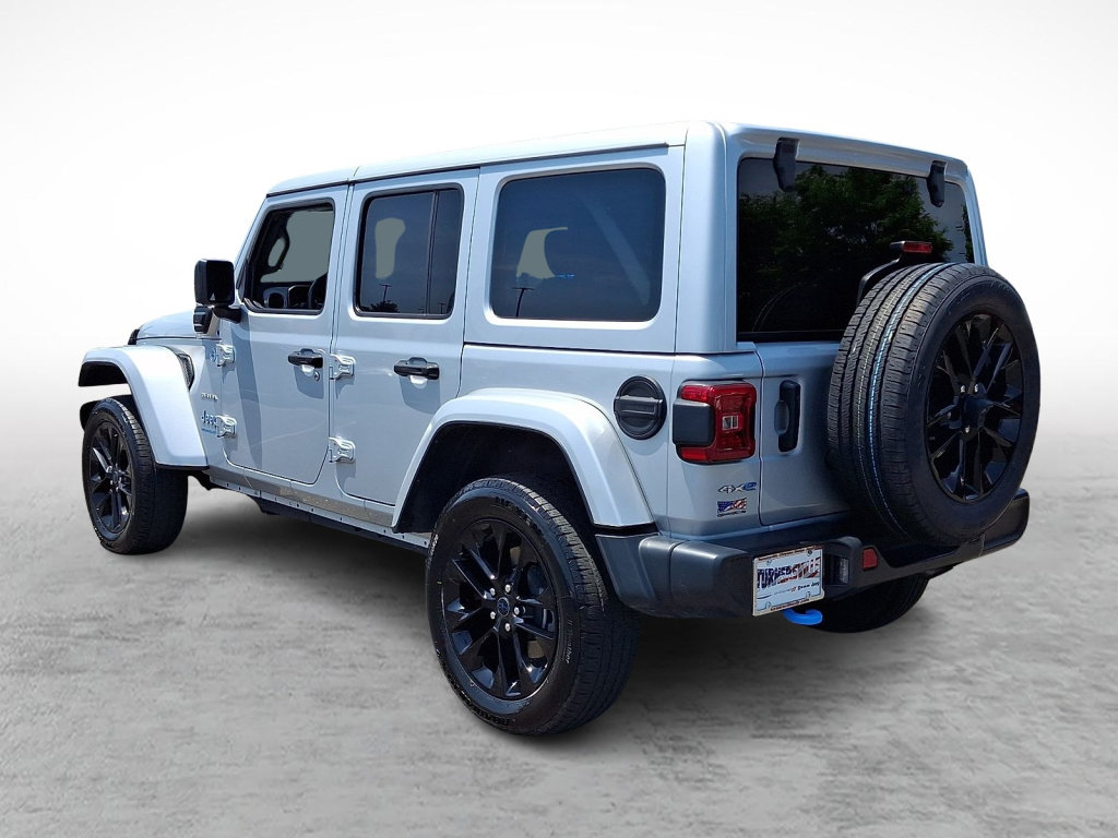 Used 2024 Jeep Wrangler Unlimited Sahara AWD/4WD image 3