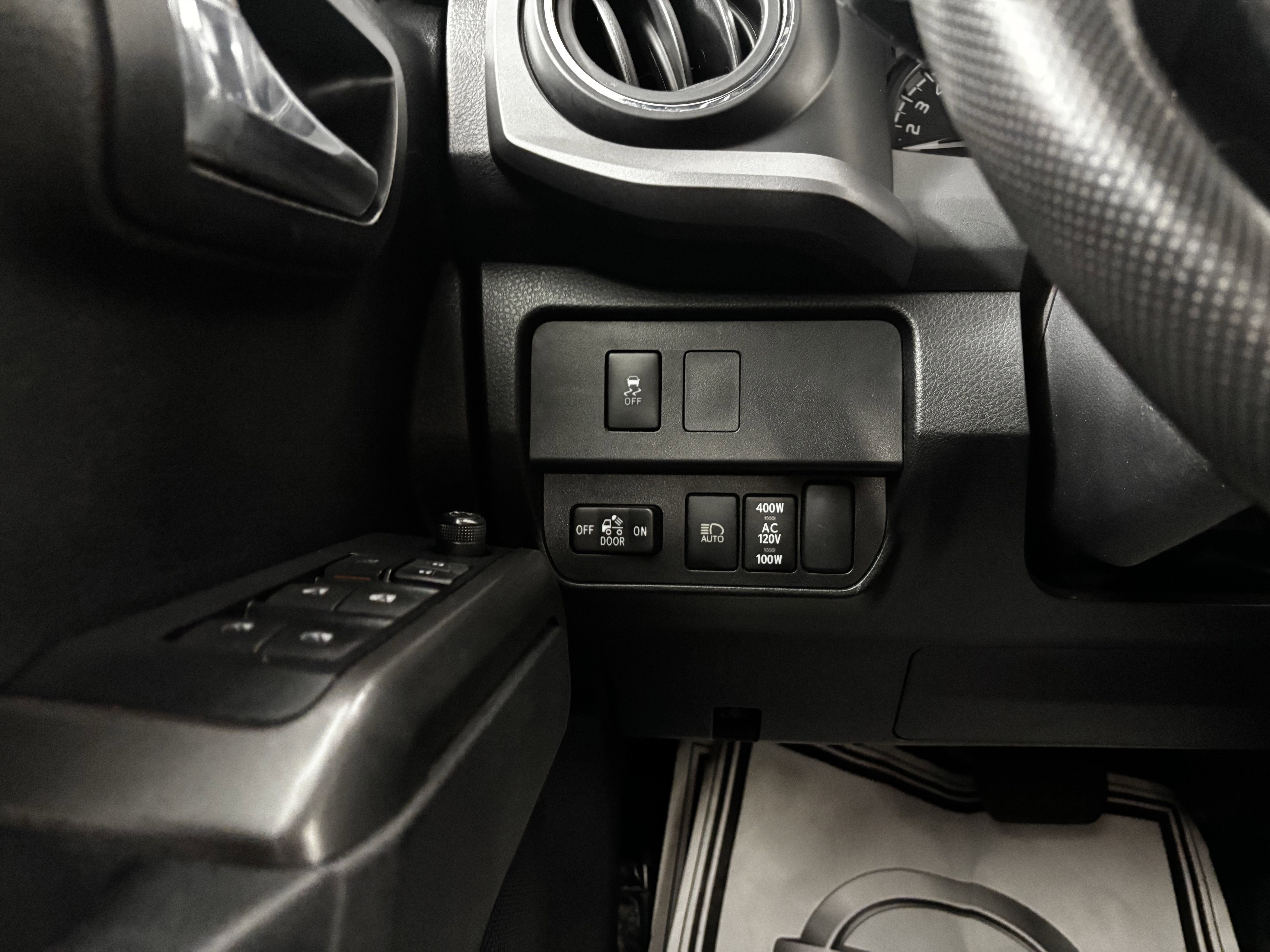 Used 2022 Toyota Tacoma TRD Off-Road image 29