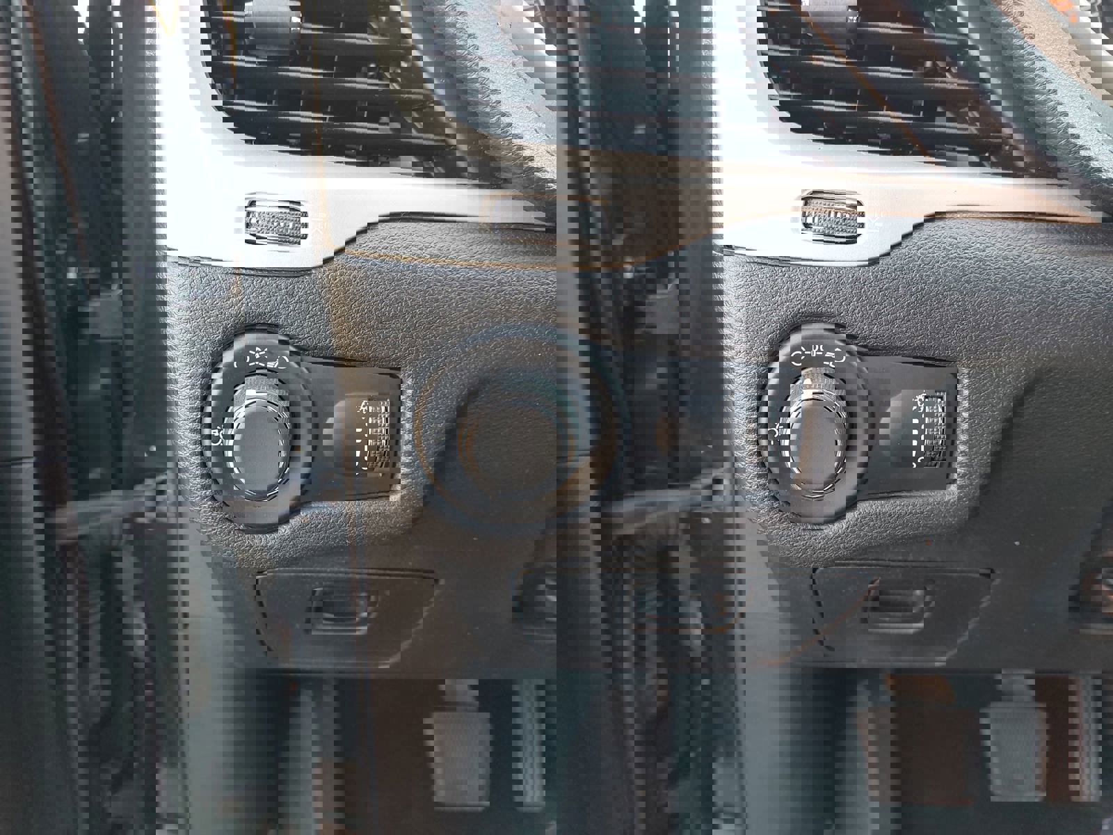 Used 2016 Jeep Cherokee Sport image 26