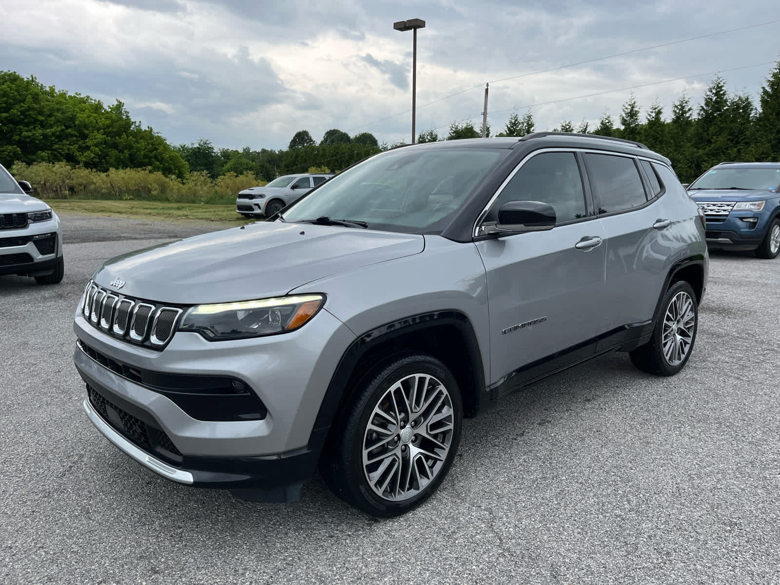 Used 2022 Jeep Compass Limited w/ Elite Group AWD/4WD image 7