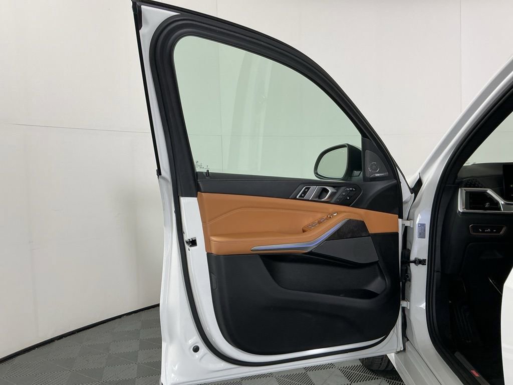 Certified 2024 BMW X7 xDrive40i AWD/4WD image 18