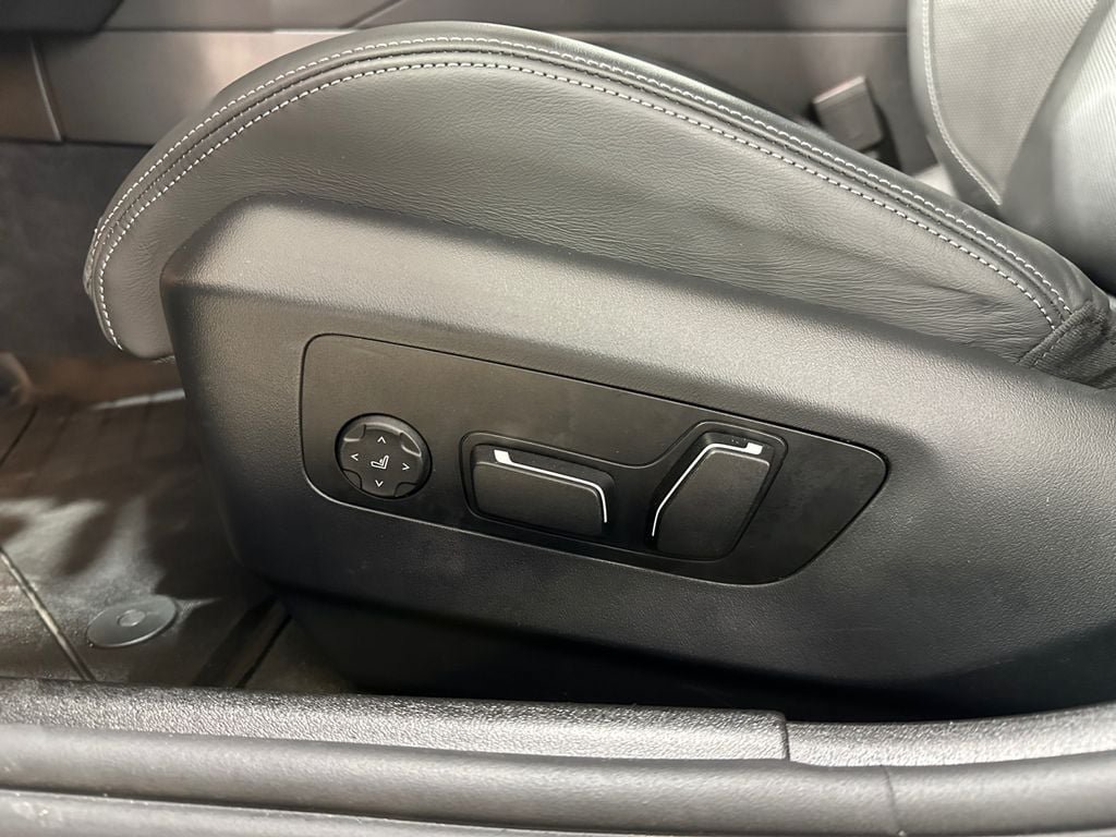 Used 2025 BMW M5 Touring AWD/4WD image 17