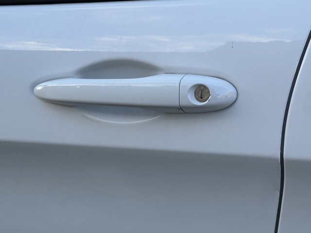 Used 2020 Jeep Cherokee Latitude w/ Cold Weather Group image 13