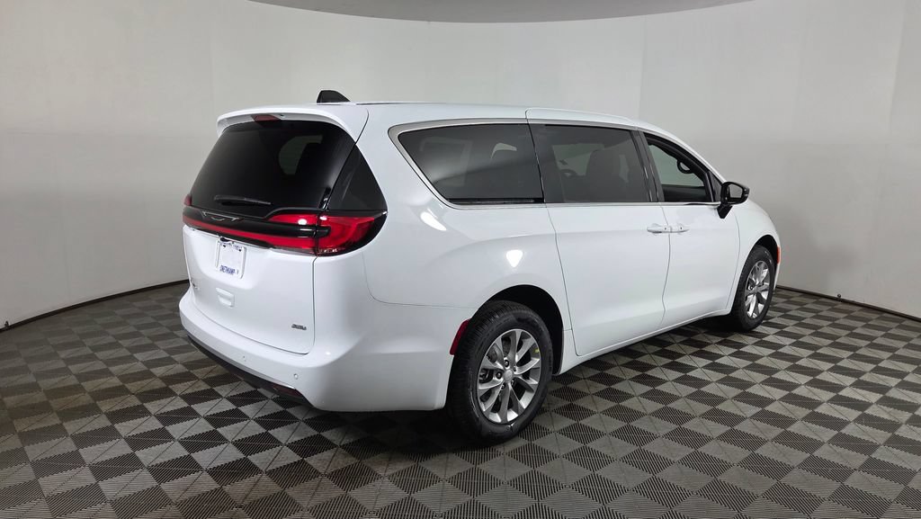 New 2027 Chrysler Pacifica Select AWD/4WD image 7