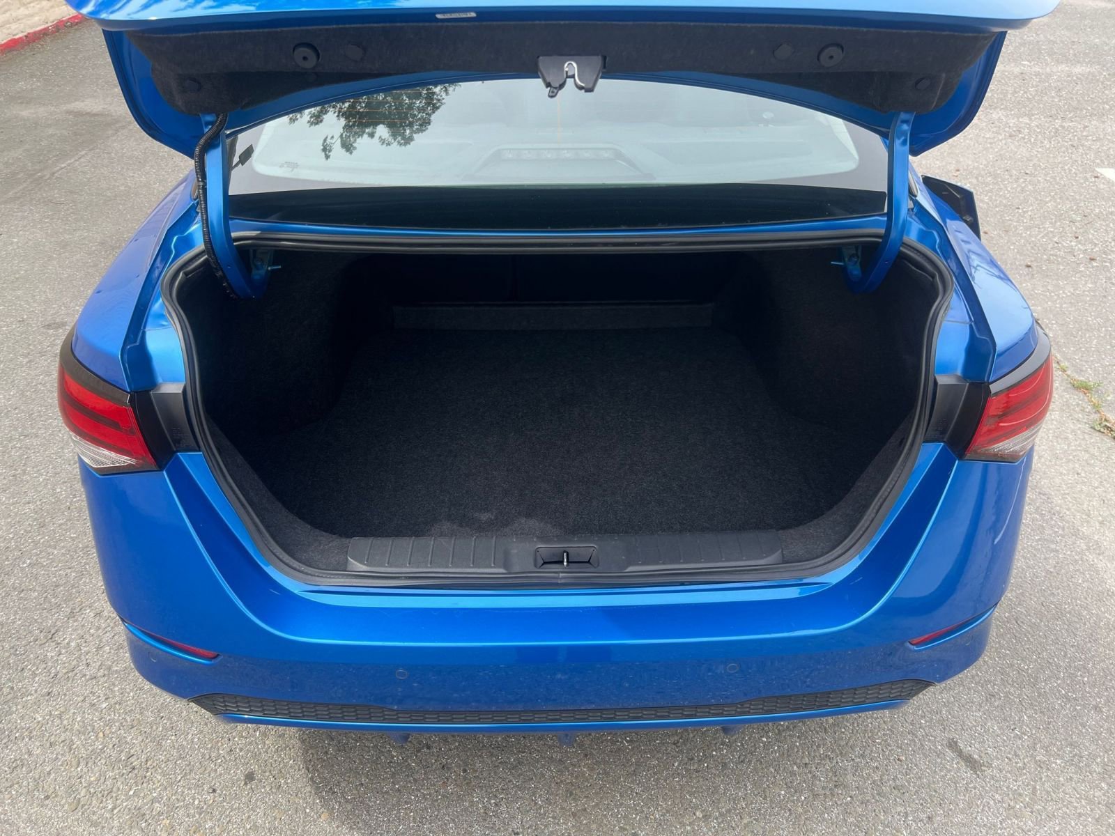 Used 2025 Nissan Sentra SV FWD image 29