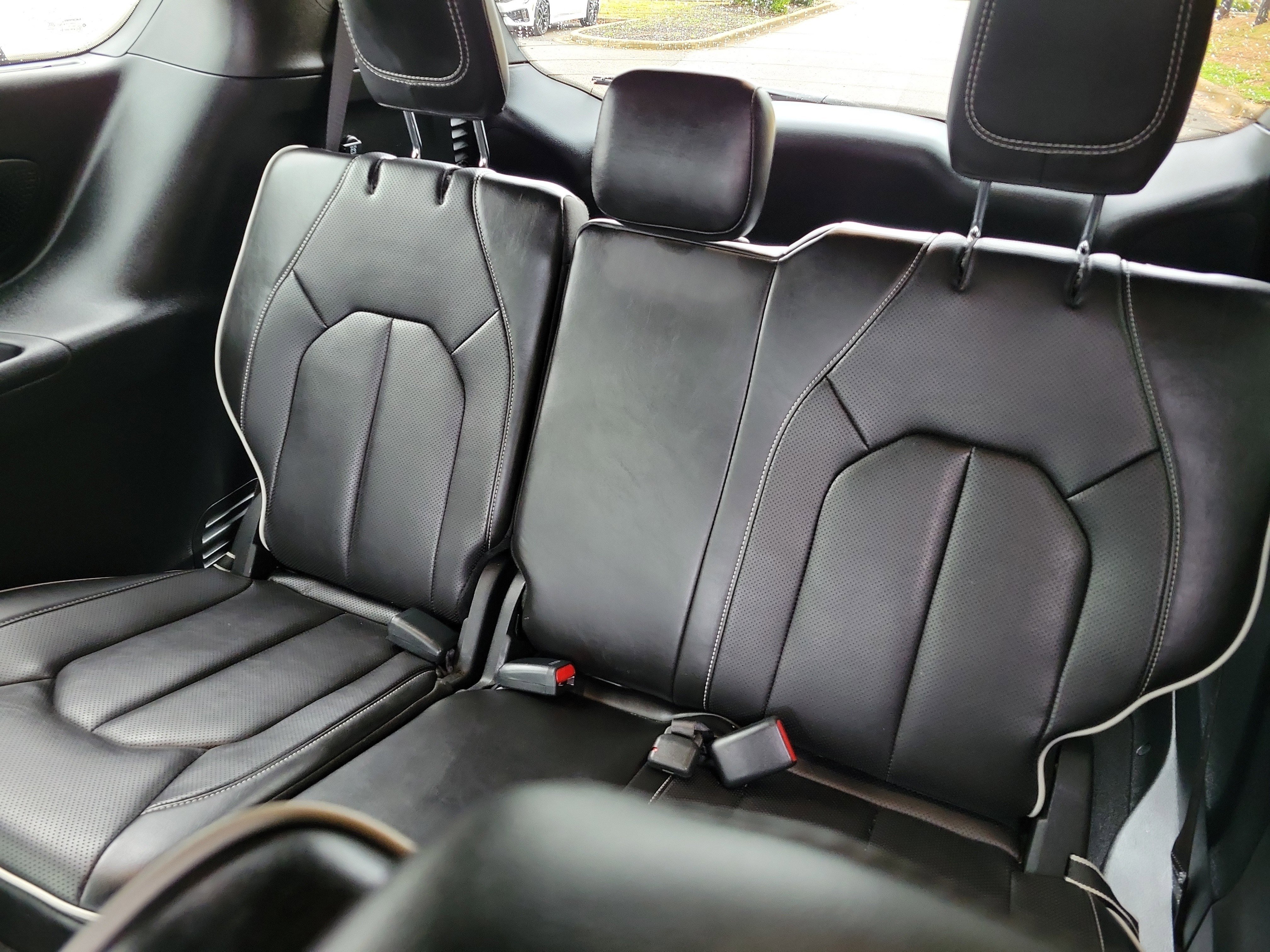 Used 2025 Chrysler Pacifica Limited image 8