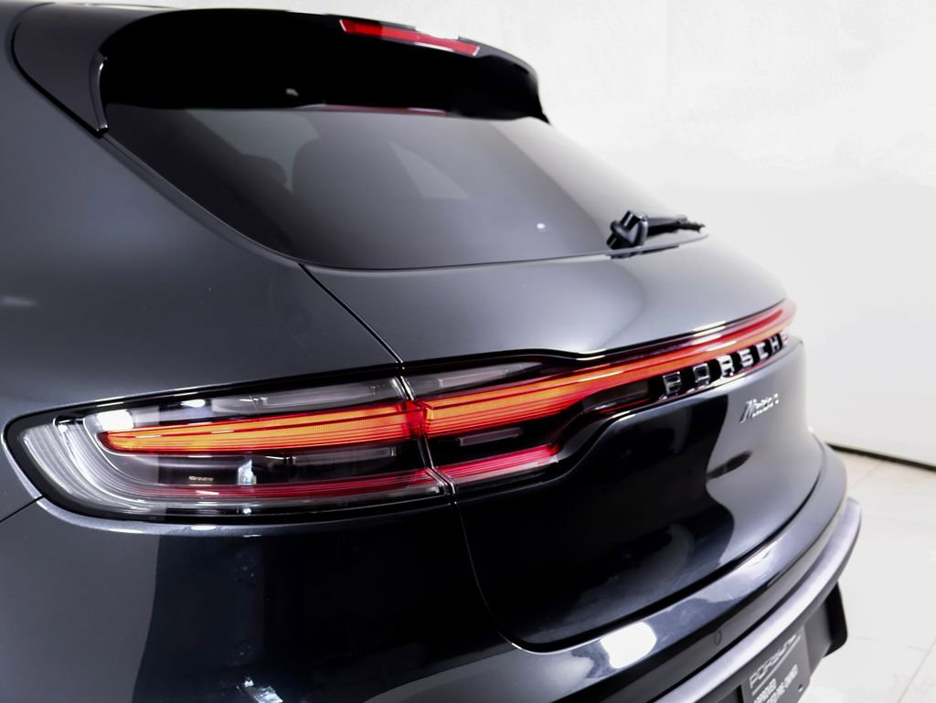 Certified 2025 Porsche Macan AWD/4WD image 11