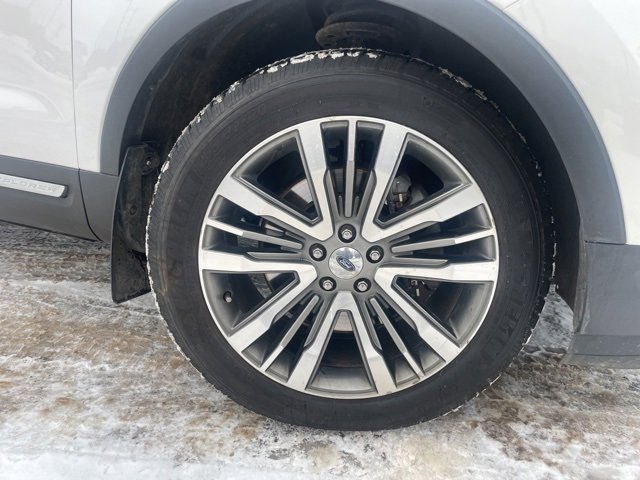 Used 2018 Ford Explorer Platinum image 2