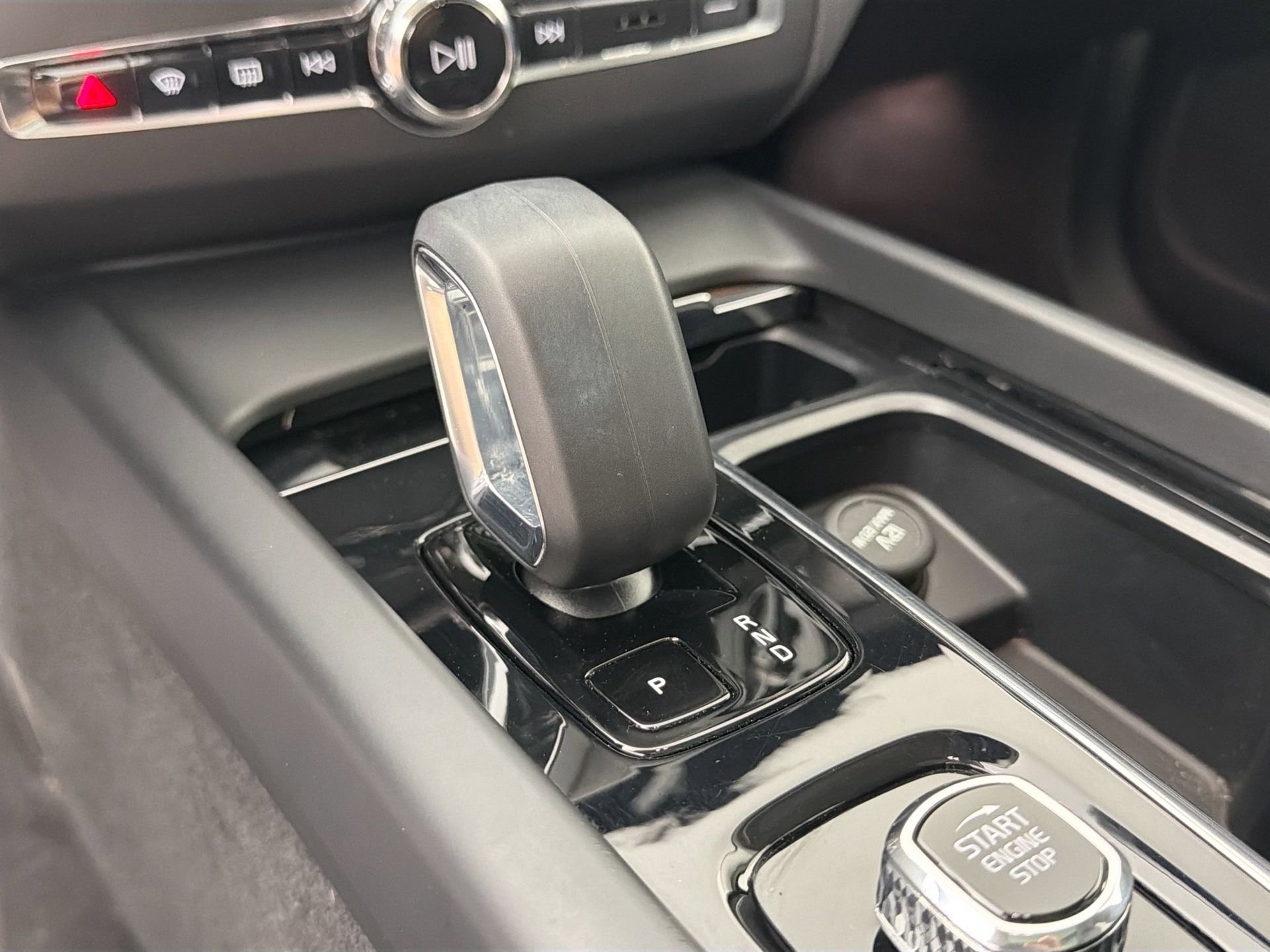 Certified 2023 Volvo XC60 B5 Plus w/ Climate Package AWD/4WD image 16