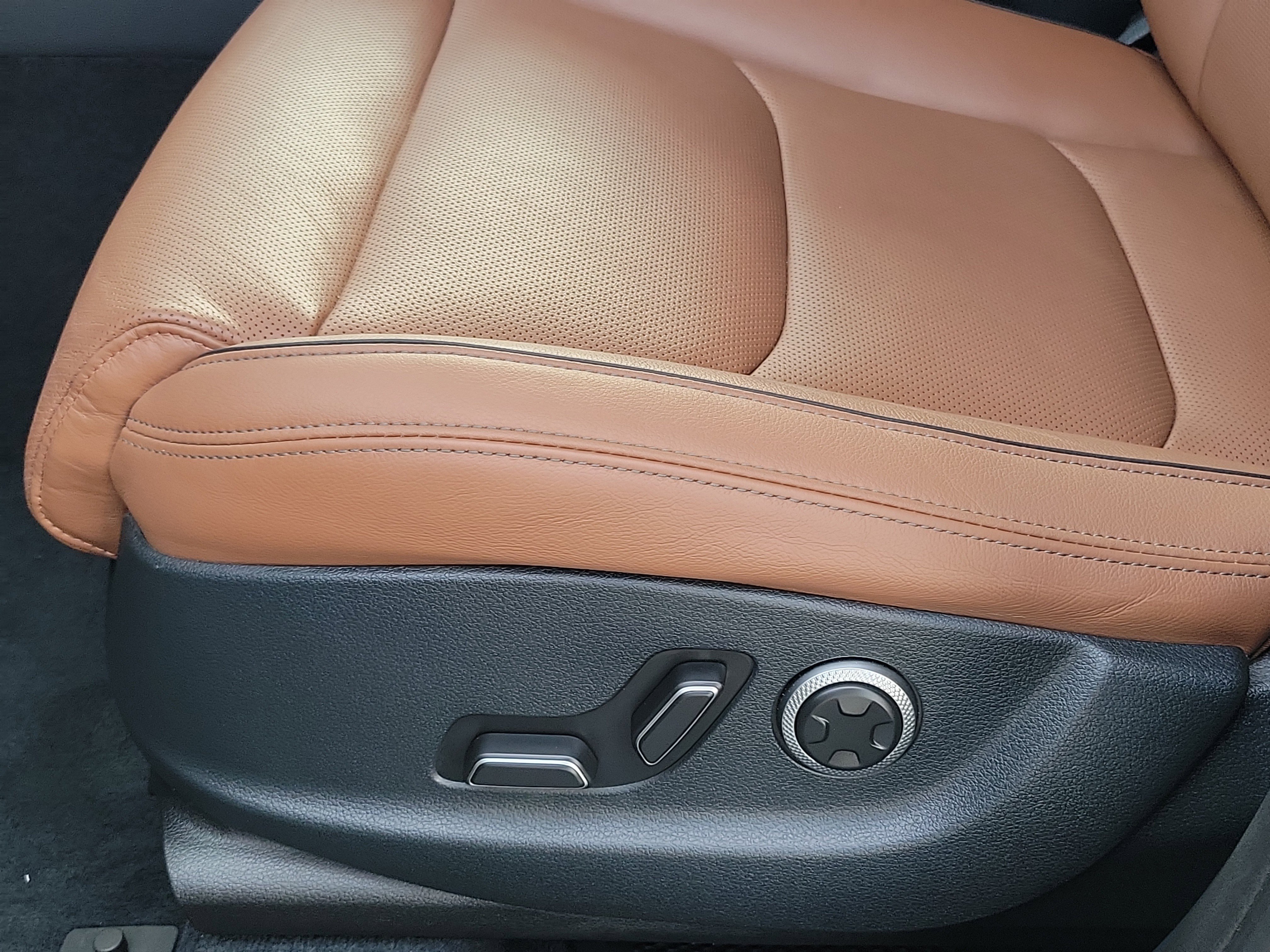 Certified 2026 Genesis GV70 2.5T Advanced image 16