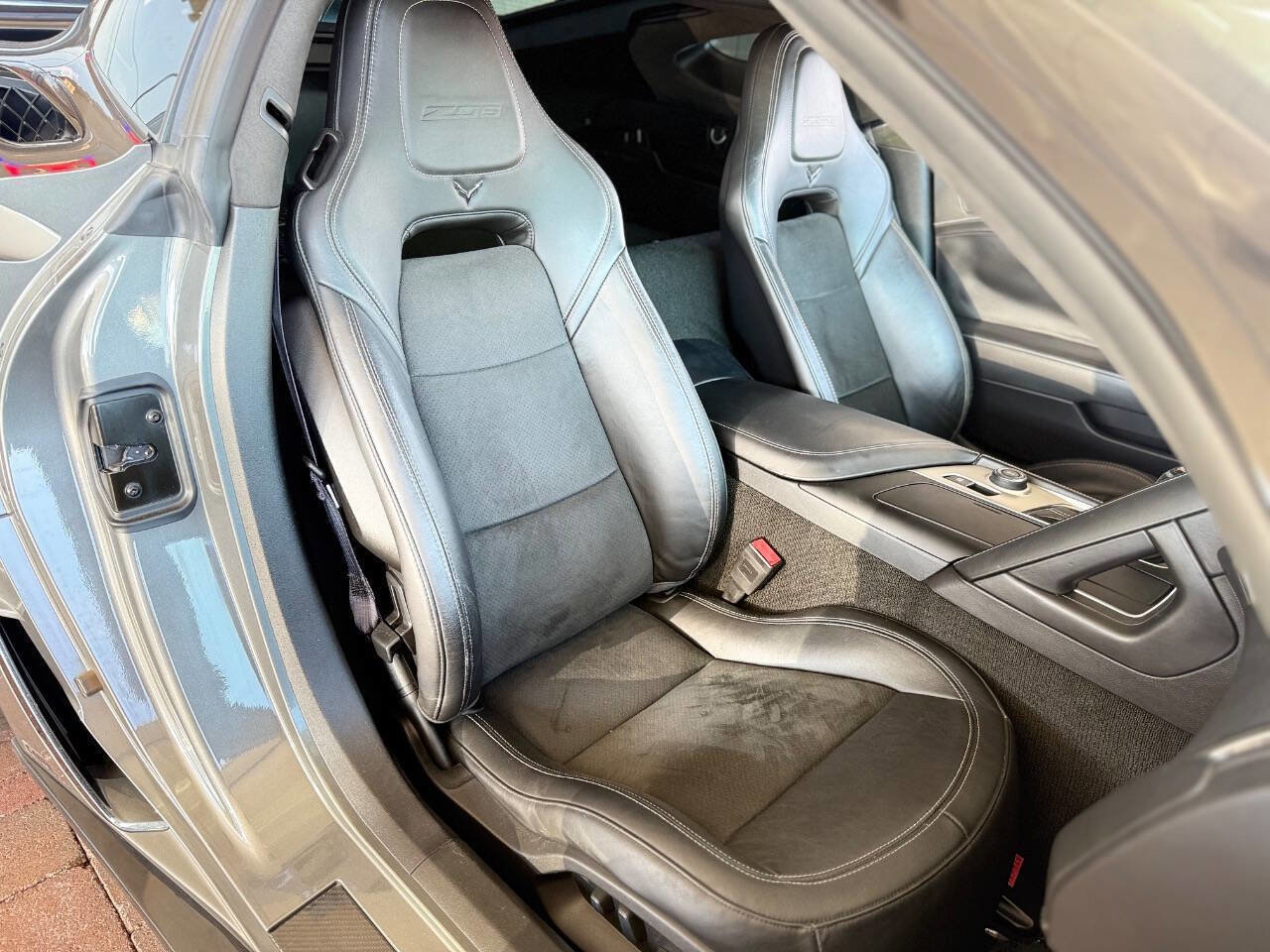 Used 2015 Chevrolet Corvette Z06 w/ 3LZ Preferred Equipment Group image 14