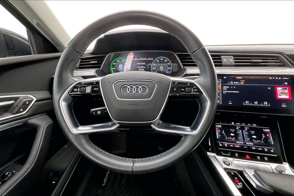 Used 2024 Audi Q8 e-tron Premium Plus w/ Premium Plus Package image 7