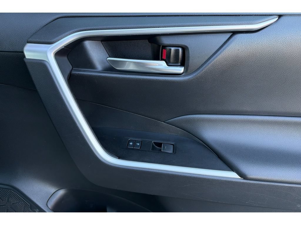 Used 2022 Toyota RAV4 XLE w/ Convenience Package FWD image 19