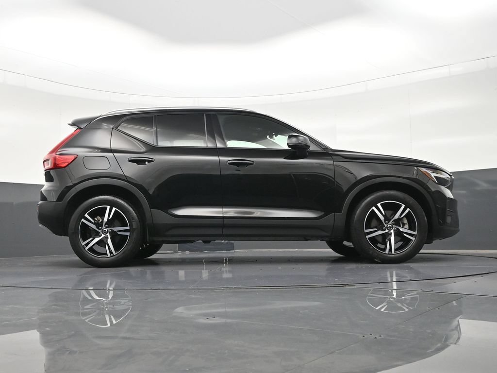 Used 2023 Volvo XC40 B4 Core FWD image 31