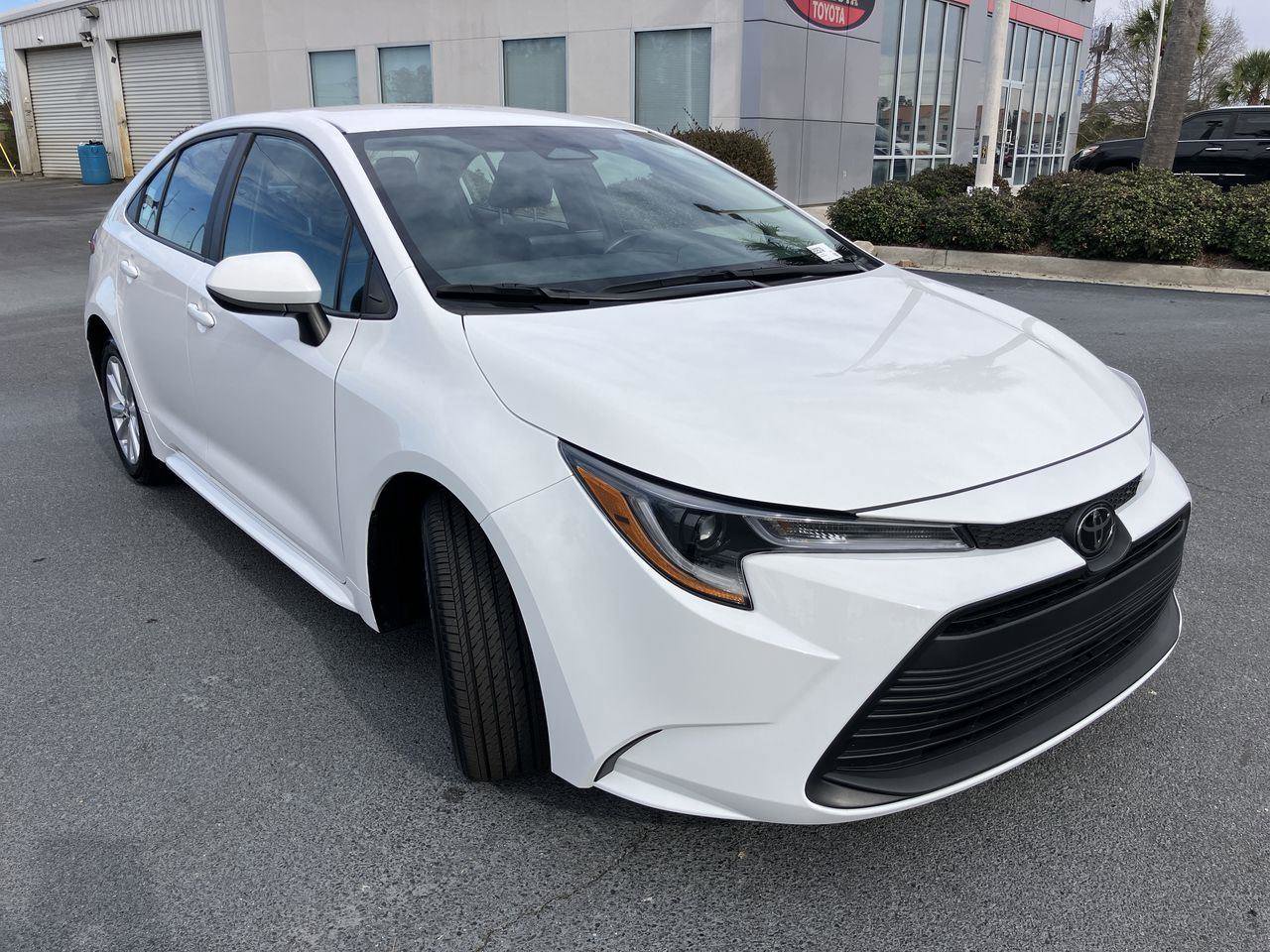 Used 2024 Toyota Corolla LE w/ LE Convenience Package image 7