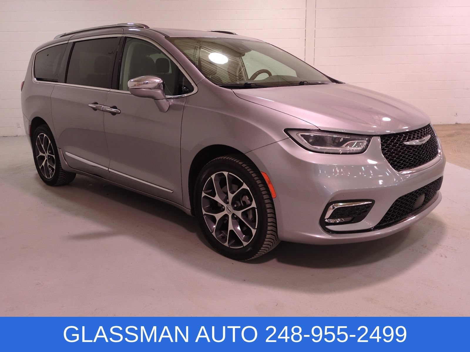 Used 2021 Chrysler Pacifica Limited AWD/4WD image 1