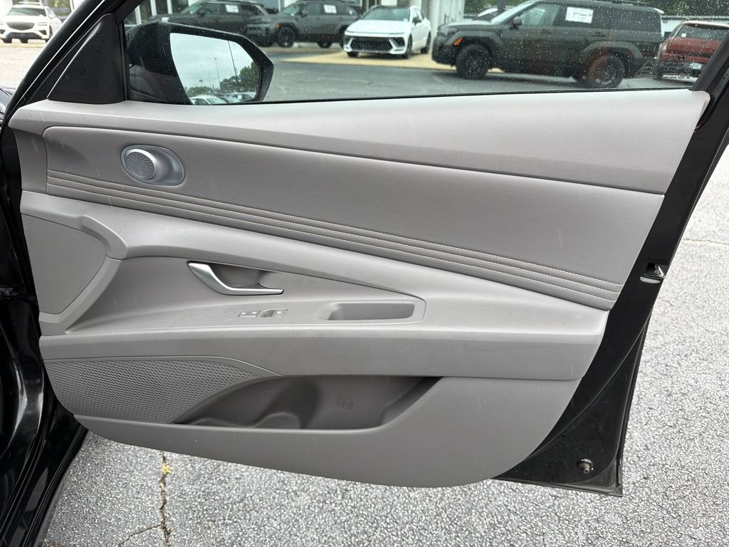 Used 2023 Hyundai Elantra SEL w/ Convenience Package FWD image 14