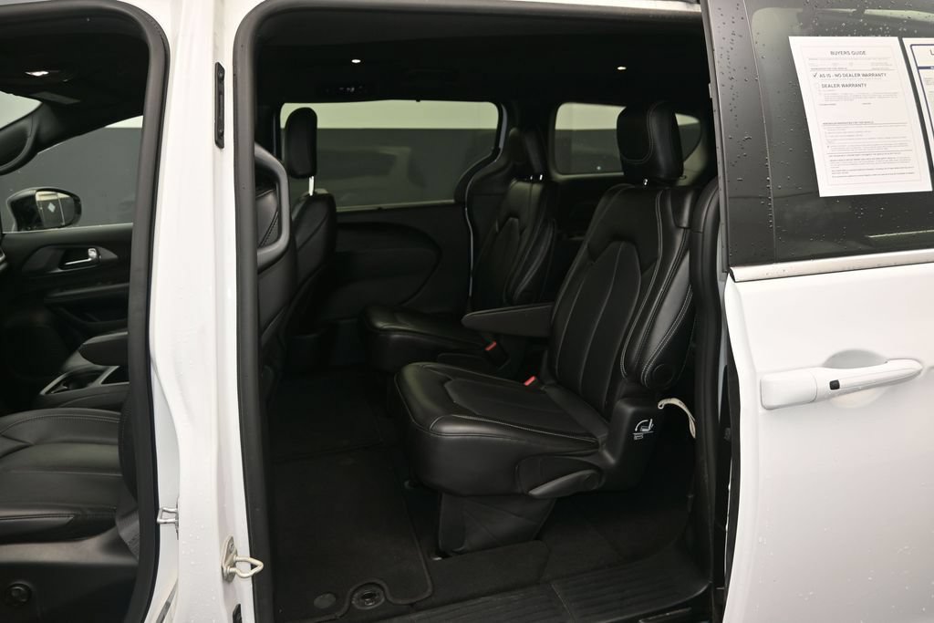 Used 2025 Chrysler Pacifica Select FWD image 15