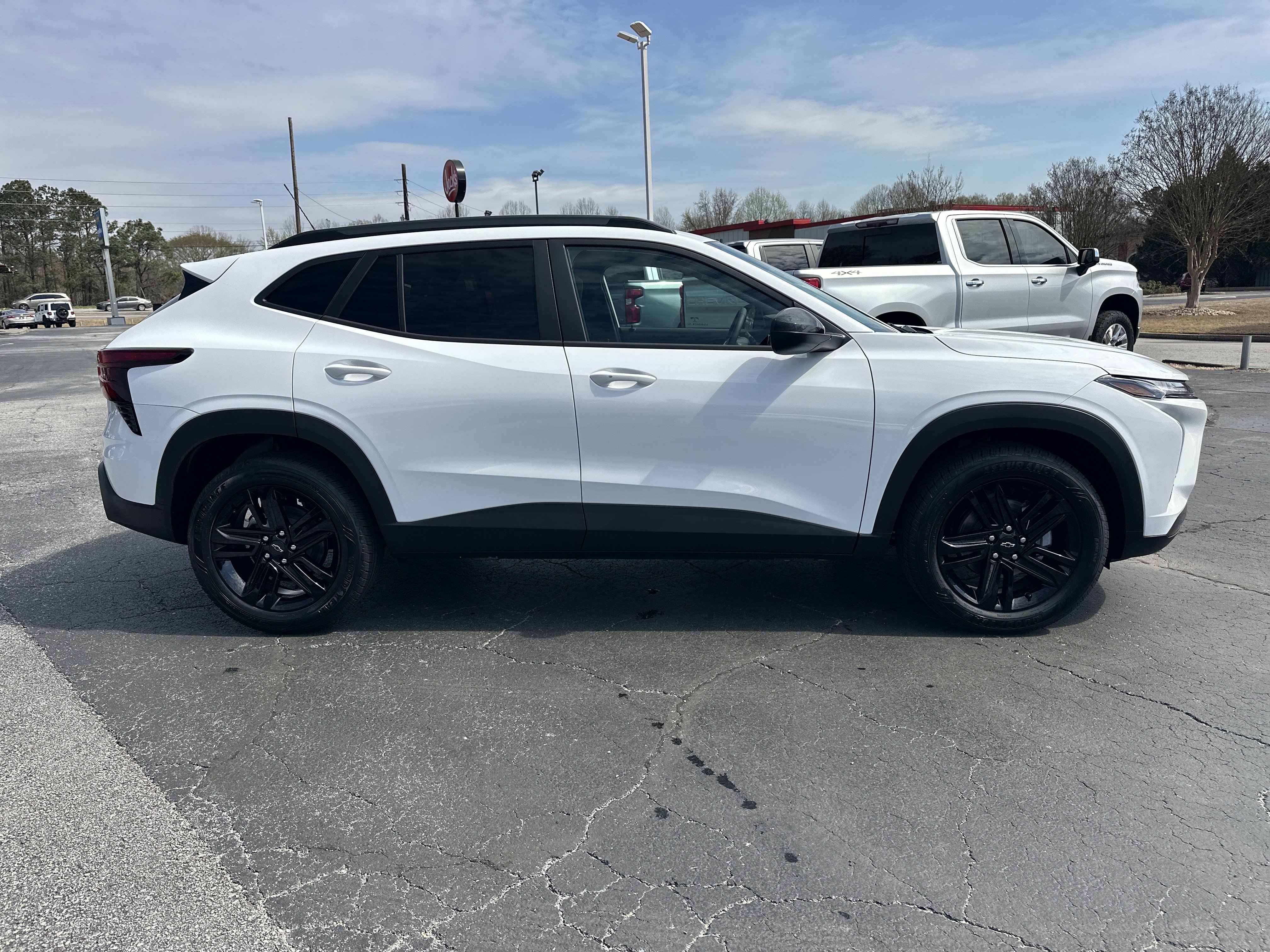 New 2026 Chevrolet Trax ACTIV w/ Sunroof Package FWD image 10
