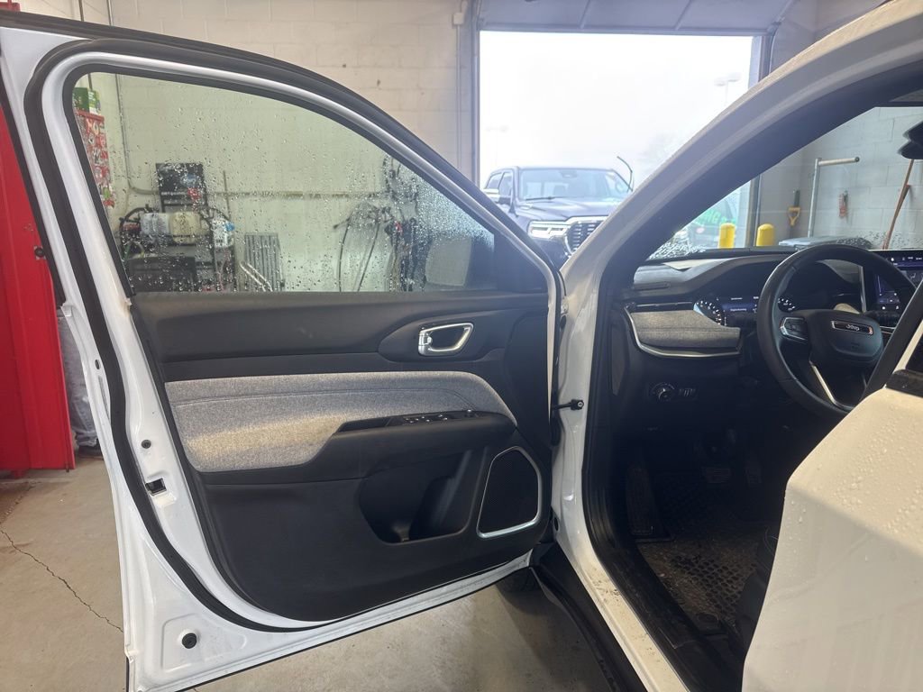Used 2023 Jeep Compass Latitude w/ Convenience Group image 10