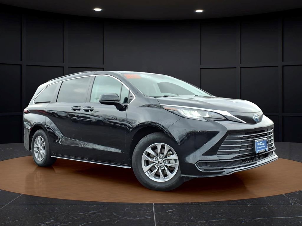 Used 2022 Toyota Sienna LE