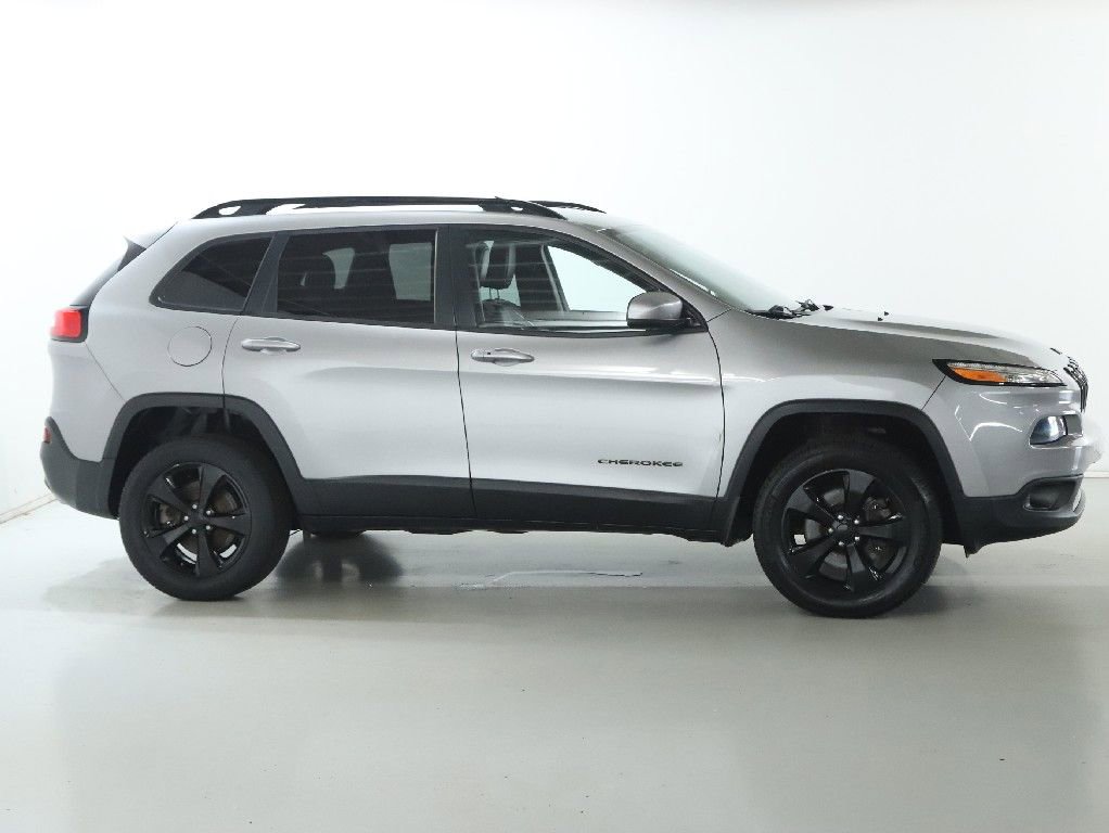 Used 2016 Jeep Cherokee High Altitude w/ Luxury Group AWD/4WD image 11