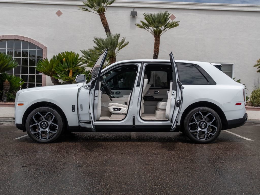 Used 2022 Rolls-Royce Cullinan Black Badge w/ Dark Exterior Package AWD/4WD image 41
