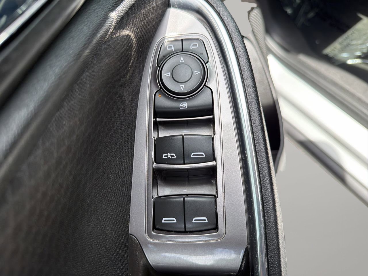 Used 2017 Chevrolet Malibu LT FWD image 16