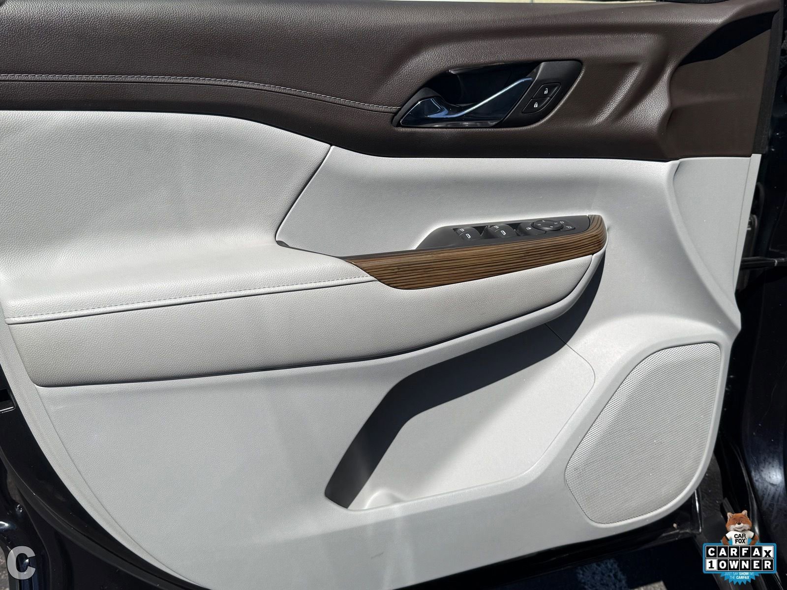 Used 2022 GMC Acadia SLE image 19