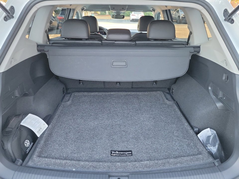 Certified 2022 Volkswagen Tiguan SE image 17