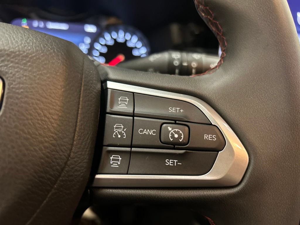 Used 2025 Jeep Compass Trailhawk AWD/4WD image 22