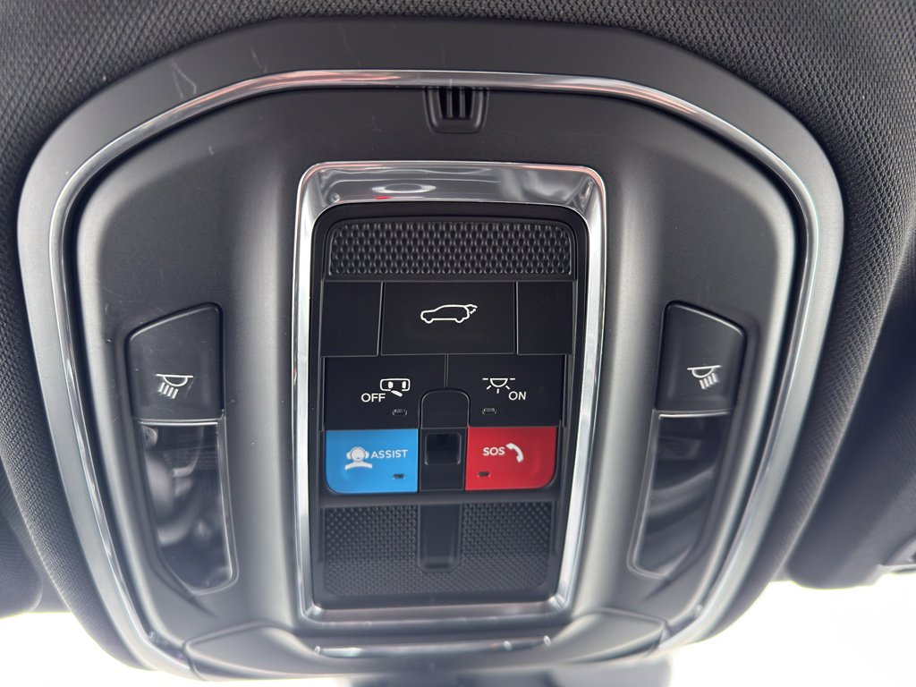 Used 2024 Jeep Grand Cherokee Altitude image 22