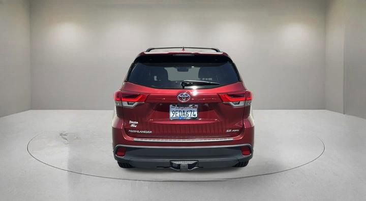 Used 2017 Toyota Highlander SE AWD/4WD image 3